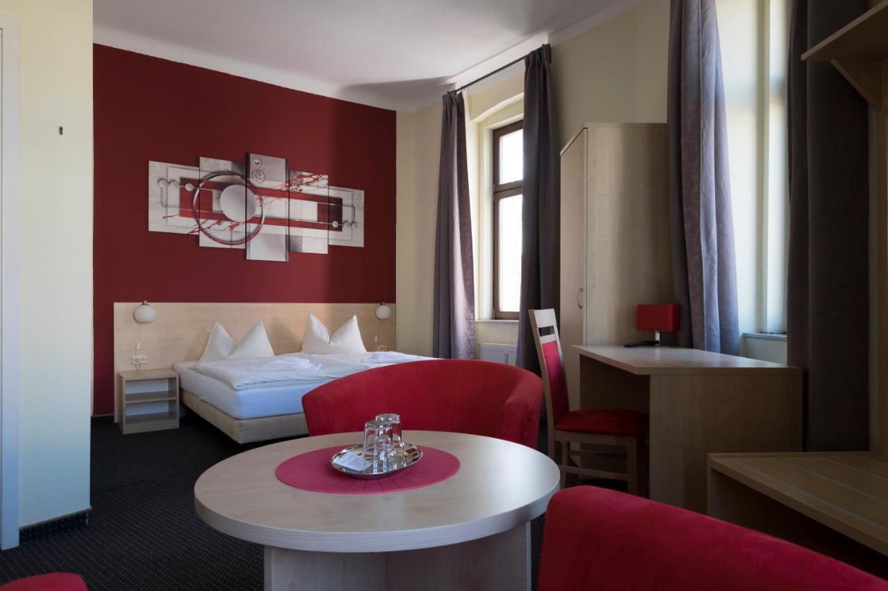 Gaestehaus Lisakowski Pension Am Brautwiesenpark กอร์ลิตซ์ ภายนอก รูปภาพ
