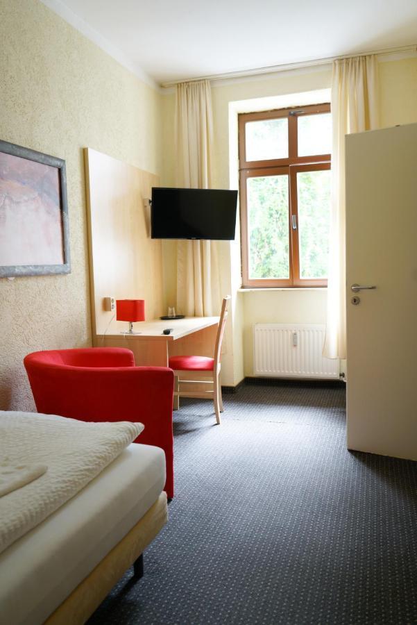 Gaestehaus Lisakowski Pension Am Brautwiesenpark กอร์ลิตซ์ ภายนอก รูปภาพ