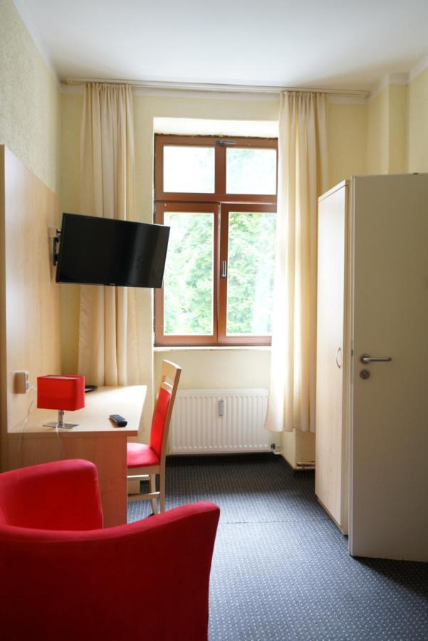 Gaestehaus Lisakowski Pension Am Brautwiesenpark กอร์ลิตซ์ ภายนอก รูปภาพ